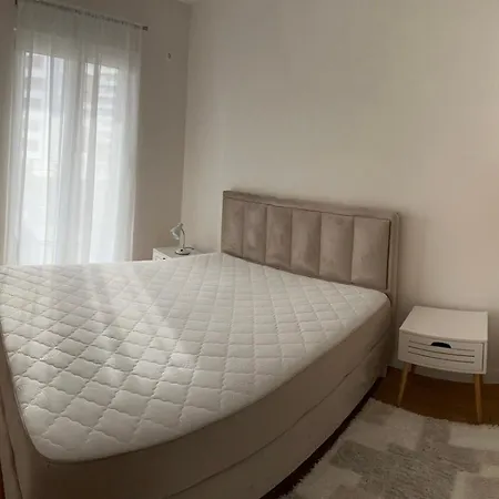 Stylish One Bedroom Point With -garage 5 Eur Per Day