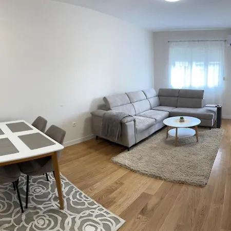 公寓 Stylish One Bedroom Point With -garage 5 Eur Per Day