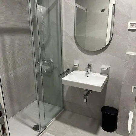 Stylish One Bedroom Point With -garage 5 Eur Per Day