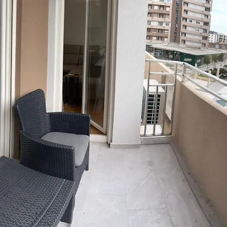Stylish One Bedroom Point With -garage 5 Eur Per Day *