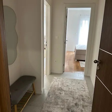 Stylish One Bedroom Point With -garage 5 Eur Per Day Podgorica