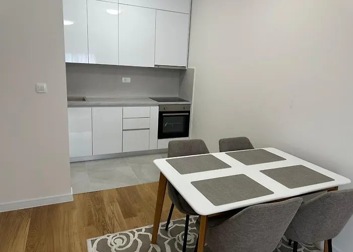 Stylish One Bedroom Point With -garage 5 Eur Per Day *