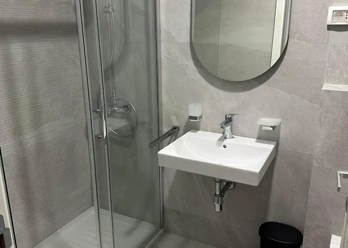 Stylish One Bedroom Point With -garage 5 Eur Per Day