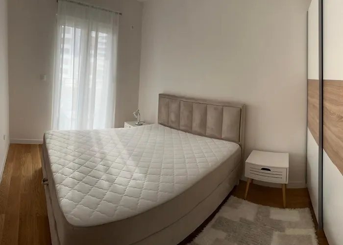 Stylish One Bedroom Point With -garage 5 Eur Per Day